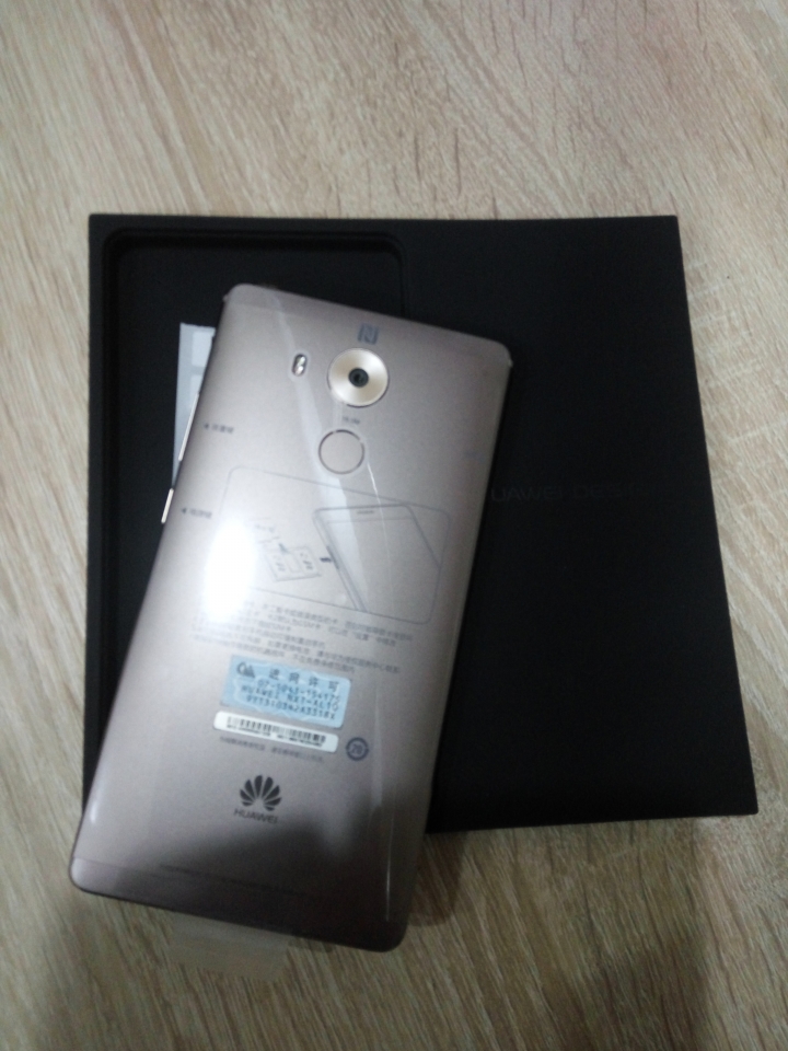 [簡單開箱] 華為 Mate 8 摩卡金全網通版(4G/128G)