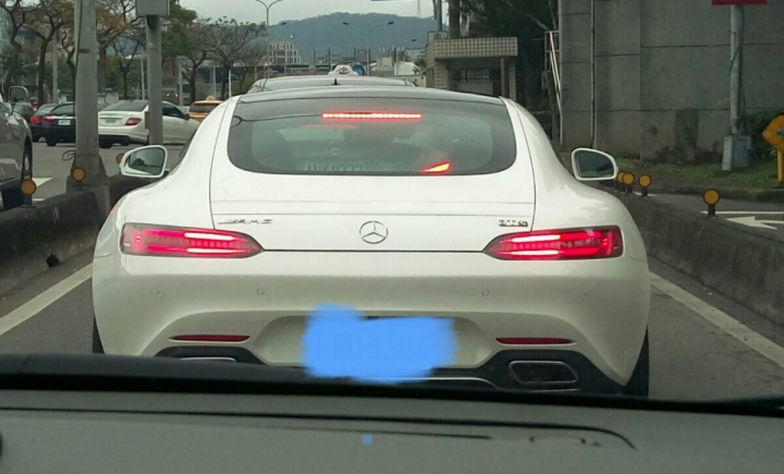 內湖看到白gts