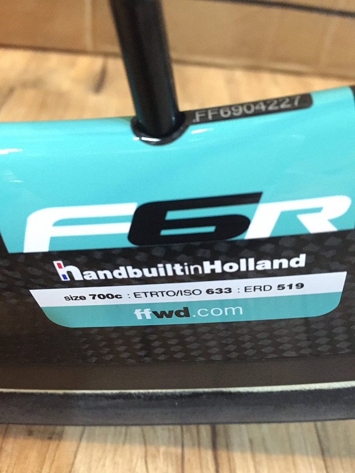[開箱]新入手 FFWD F6R(原廠花鼓)