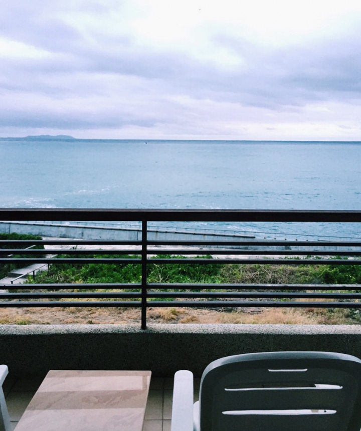 分享台東雲海灣寵物友善民宿經驗，獨立日式花園與超大海景浴缸。