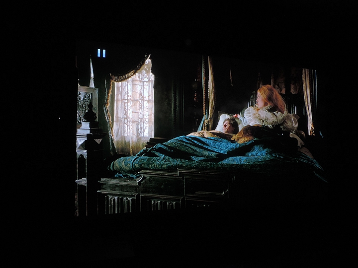 15萬比1,極緻原生對比JVC DLA-X950R屏攝分享