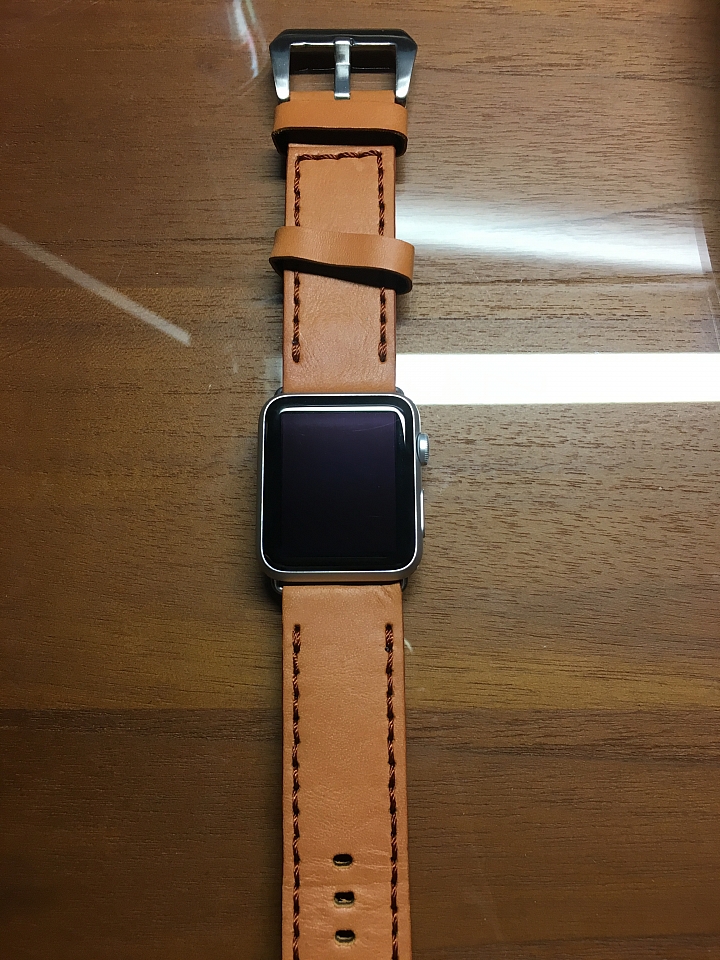 【開箱】Apple Watch 42mm 沛納海款手工奧地利進口錶帶 & Spigen 手錶充電座