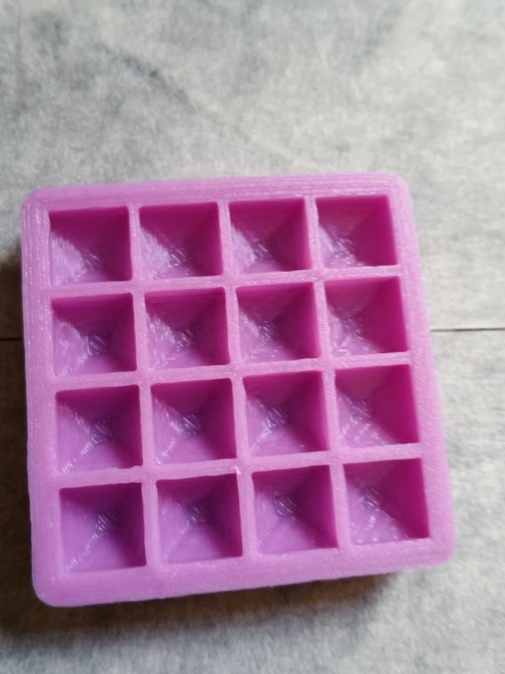 這個是我的.第一部三角洲3D printer !!來開箱喇