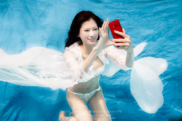 看了隔壁水中開箱....關於防水功能