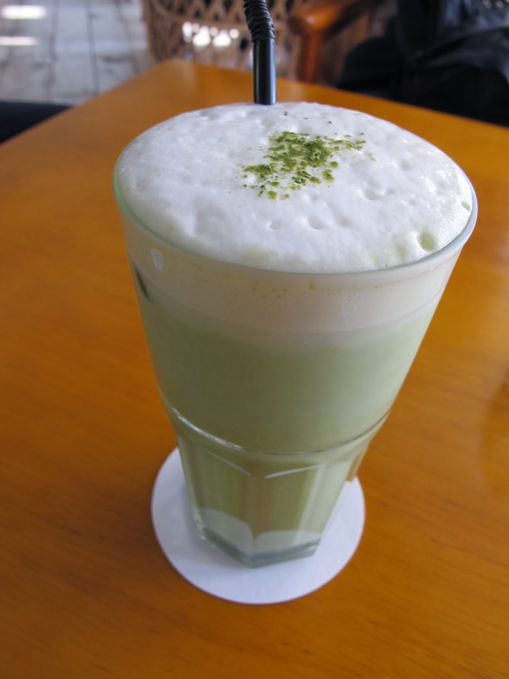 [食記] 淡水。安克黑咖啡 Ancre café--異國水岸風情 繪本風格咖啡店