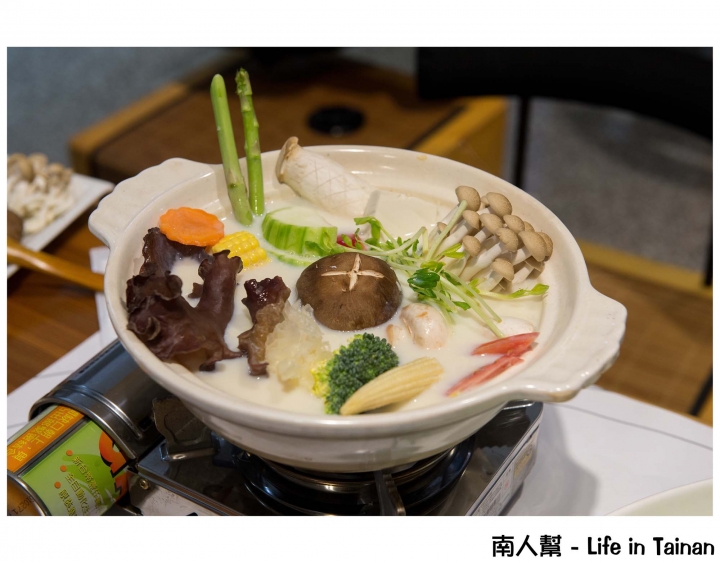 【台南市安平區-美食】少油低鹽蔬食餐，還提供品茶服務~~食蔬茶齋(預約制)