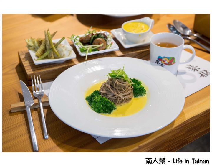 【台南市安平區-美食】少油低鹽蔬食餐，還提供品茶服務~~食蔬茶齋(預約制)