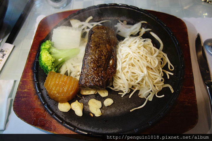 【彰化北斗】家園藝術咖啡牛排館；有溫度的美味牛排，環境雅緻氣氛好，簡餐跟火鍋都好好吃，經營30年的好味道(附專屬停車場/鄰近田尾花市)。