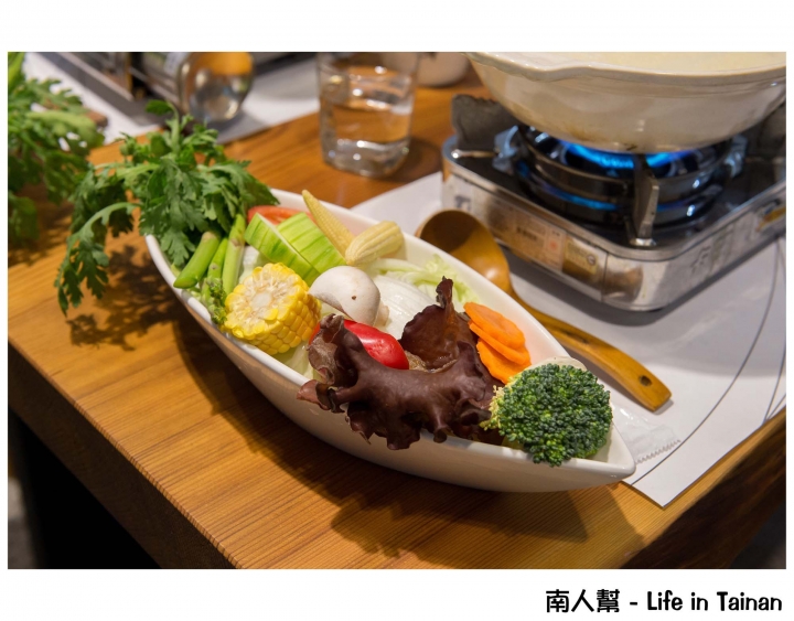 【台南市安平區-美食】少油低鹽蔬食餐，還提供品茶服務~~食蔬茶齋(預約制)