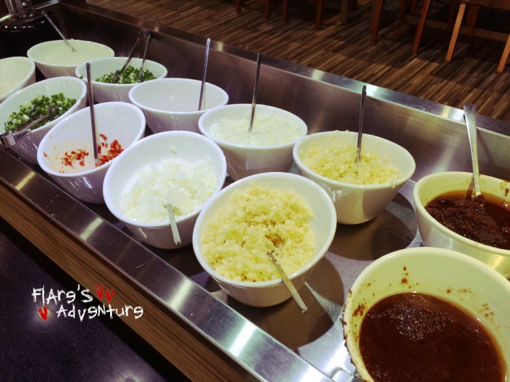 [新北淡水美食] 晉家門開鍋 CP值高 海鮮火鍋 新鮮蔬果 麻辣酸菜味增 採用當日配送多樣化食材