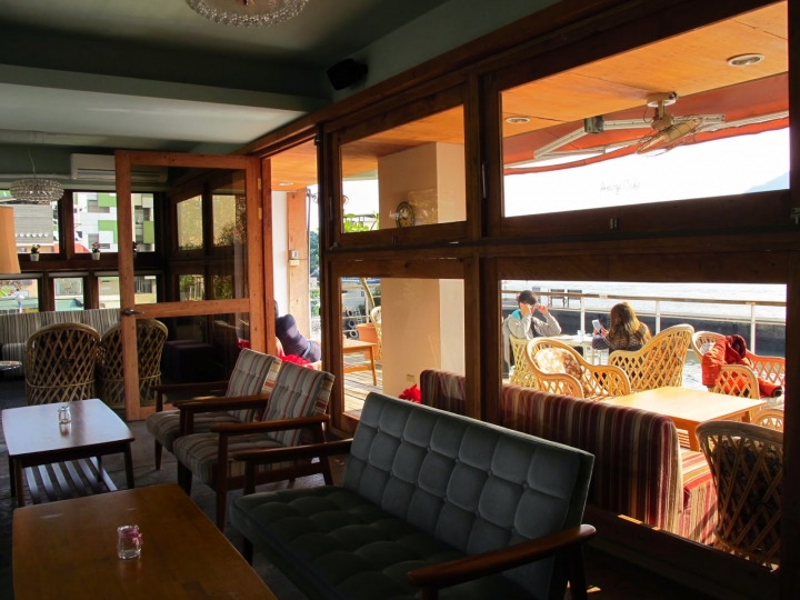 [食記] 淡水。安克黑咖啡 Ancre café--異國水岸風情 繪本風格咖啡店