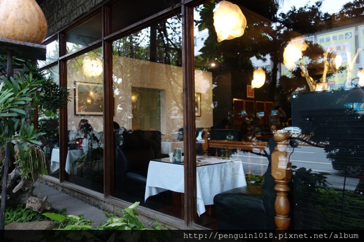 【彰化北斗】家園藝術咖啡牛排館；有溫度的美味牛排，環境雅緻氣氛好，簡餐跟火鍋都好好吃，經營30年的好味道(附專屬停車場/鄰近田尾花市)。
