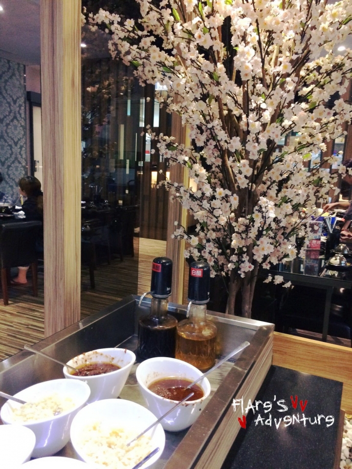 [新北淡水美食] 晉家門開鍋 CP值高 海鮮火鍋 新鮮蔬果 麻辣酸菜味增 採用當日配送多樣化食材