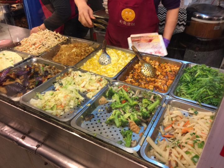 【食記】板橋江子翠捷運站。福記燒臘便當~食尚玩家推薦美食