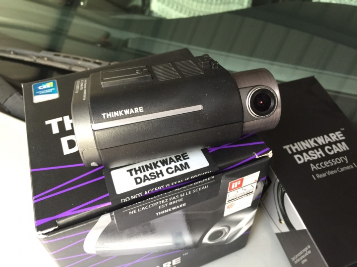 觀望已久的Thinkware F750終於有公司貨了，開箱!