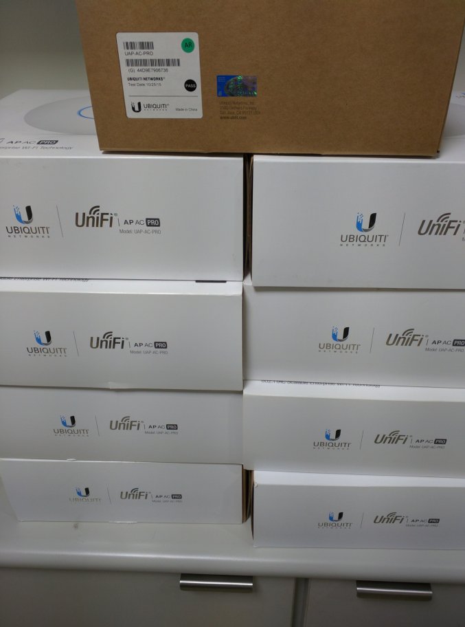 Unifi PoE Switch US-48-500W 的內部構造