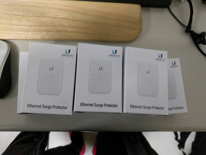 Unifi PoE Switch US-48-500W 的內部構造