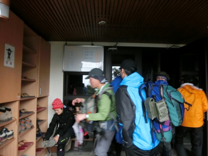 點點白雪的東北亞最高峰-玉山挑戰成功