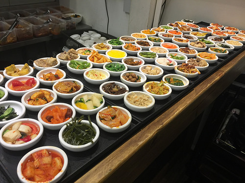 【食記】捷運新埔站。朝鮮味韓國料理~一人低消170元 多種小菜吃到飽