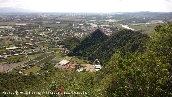 ■高雄■旗山，登【旗尾山】觀綿延不絕的稜線之美。