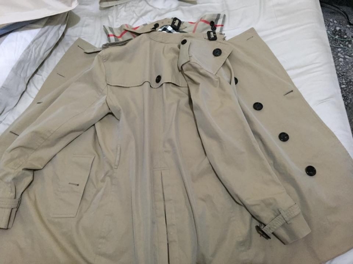 BURBERRY 蜜糖色風衣開箱兼瑕疵討論
