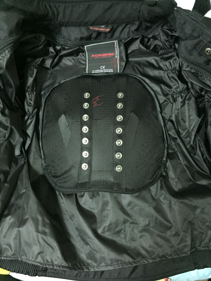 入手第一件防摔衣 Komine JK-061 (半皮半布)