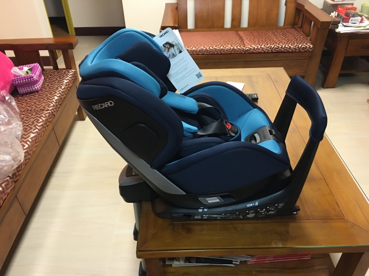 [全台首發之簡單開箱]RECARO Zero.1安全座椅