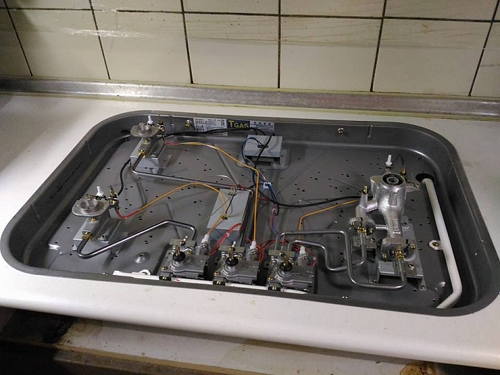 [開箱] 林內牌 RB-300SH 檯面式三口瓦斯爐DIY安裝全記錄