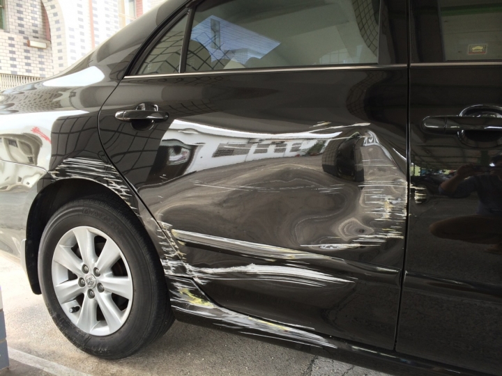 請教10.5 Altis 烤漆板金問題