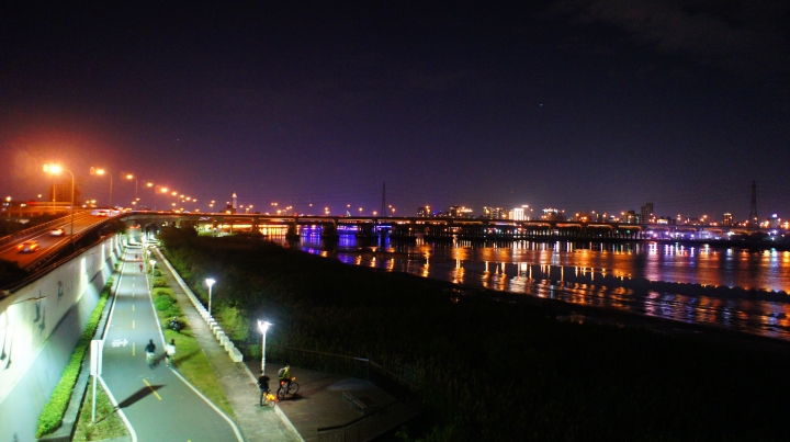 【分享】光學防手震極速對焦拍照更方便！HTC One M9+極光版與Sony Nex 5照相PK體驗（夜拍與低光源）