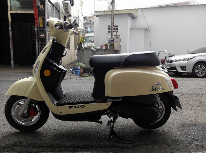 老婆想買PGO BON 125 ABS  後來買了JBUBU ABS