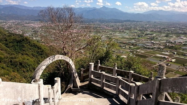■高雄■旗山，登【旗尾山】觀綿延不絕的稜線之美。