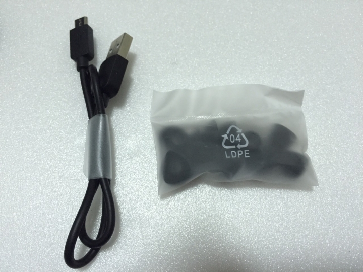 『1more』 新款運動型防水藍牙耳機開箱 EB100