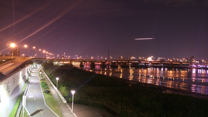 【分享】光學防手震極速對焦拍照更方便！HTC One M9+極光版與Sony Nex 5照相PK體驗（夜拍與低光源）