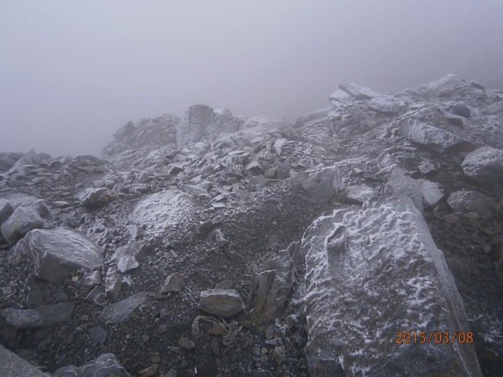 點點白雪的東北亞最高峰-玉山挑戰成功