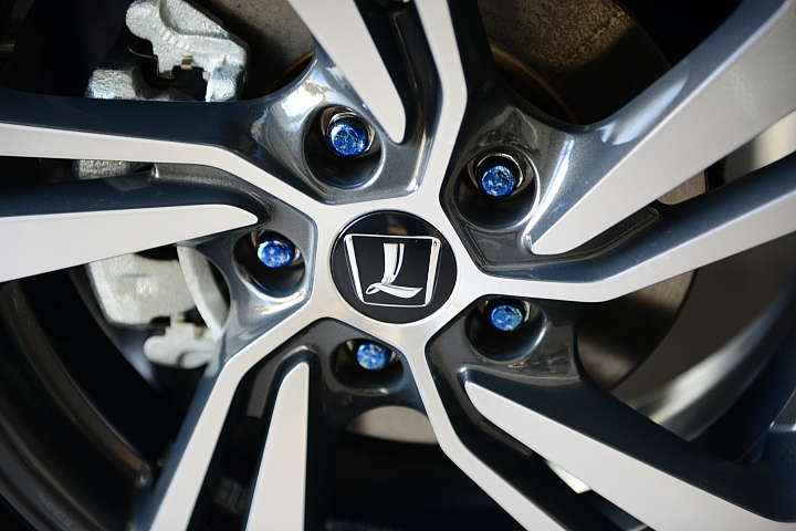 U6的尾燈棒，比較了Lexus RX的尾燈，新版Sports+燻黑尾燈值得去看看。