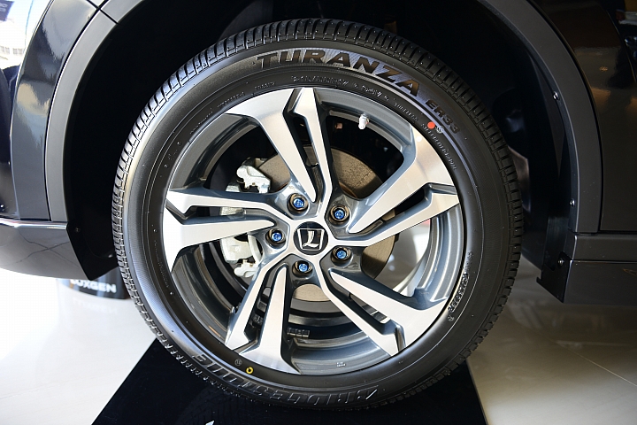 U6的尾燈棒，比較了Lexus RX的尾燈，新版Sports+燻黑尾燈值得去看看。