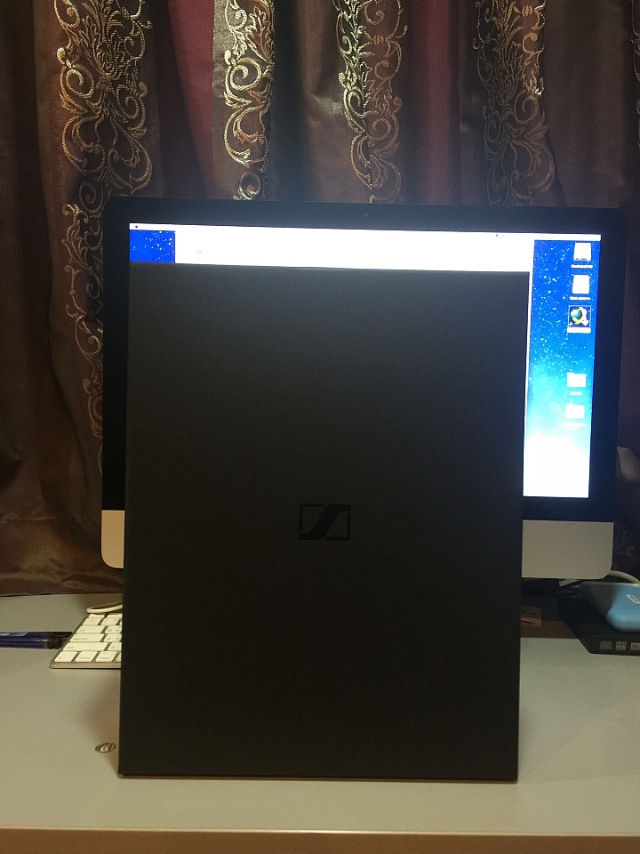 這支都沒什麼人買嗎？？聽說亞洲台灣是第一個發貨的國家。。那我來開個箱好了～～