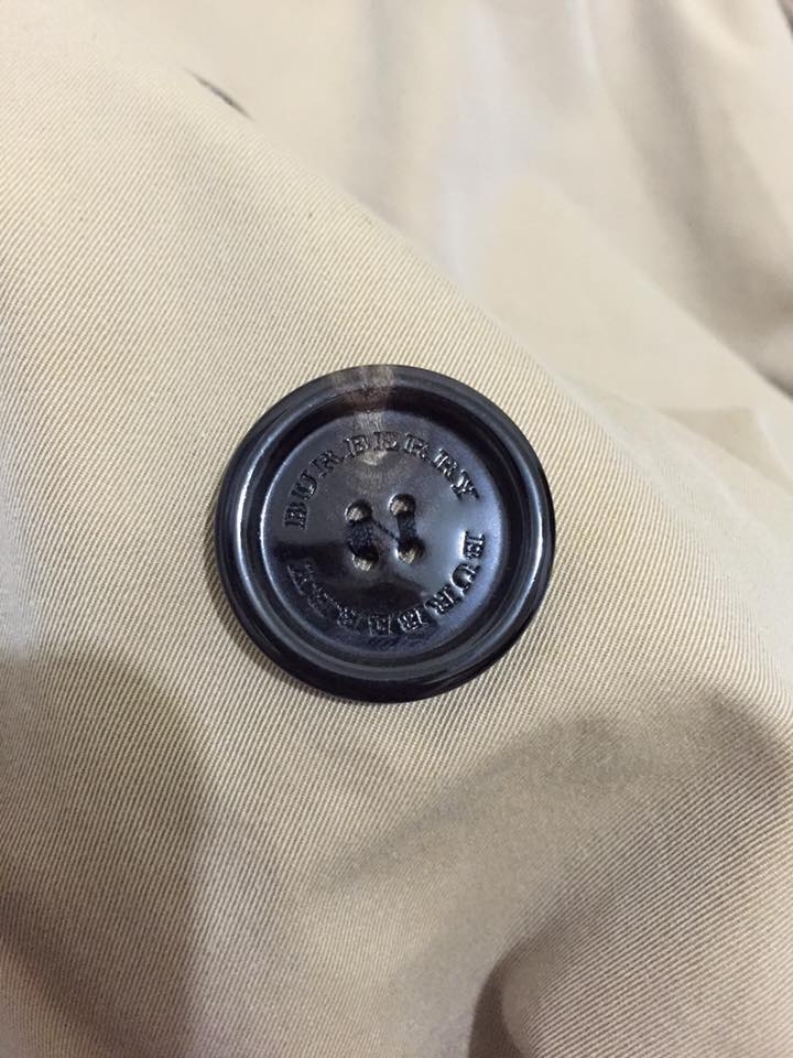 BURBERRY 蜜糖色風衣開箱兼瑕疵討論