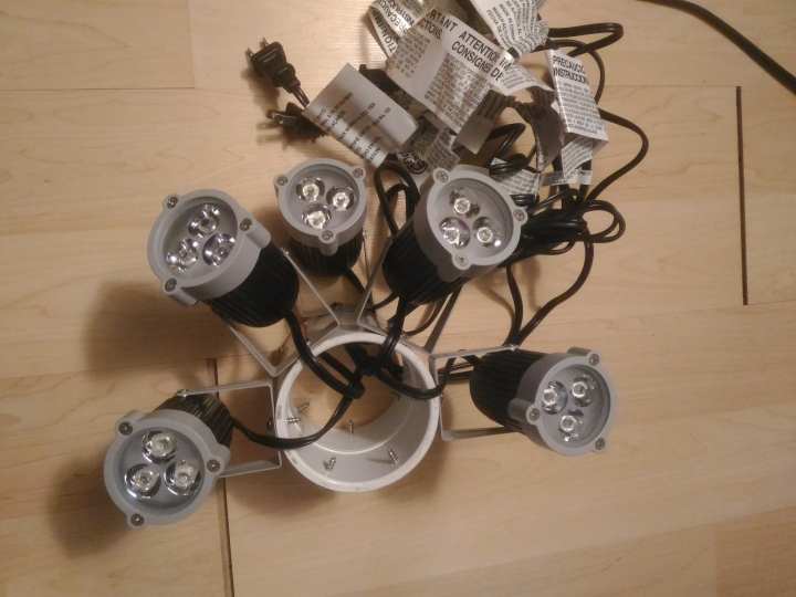 請教 14顆LED聚光燈的電工問題 想DIY做落地燈