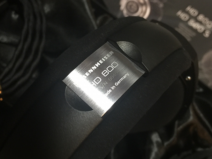 這支都沒什麼人買嗎？？聽說亞洲台灣是第一個發貨的國家。。那我來開個箱好了～～