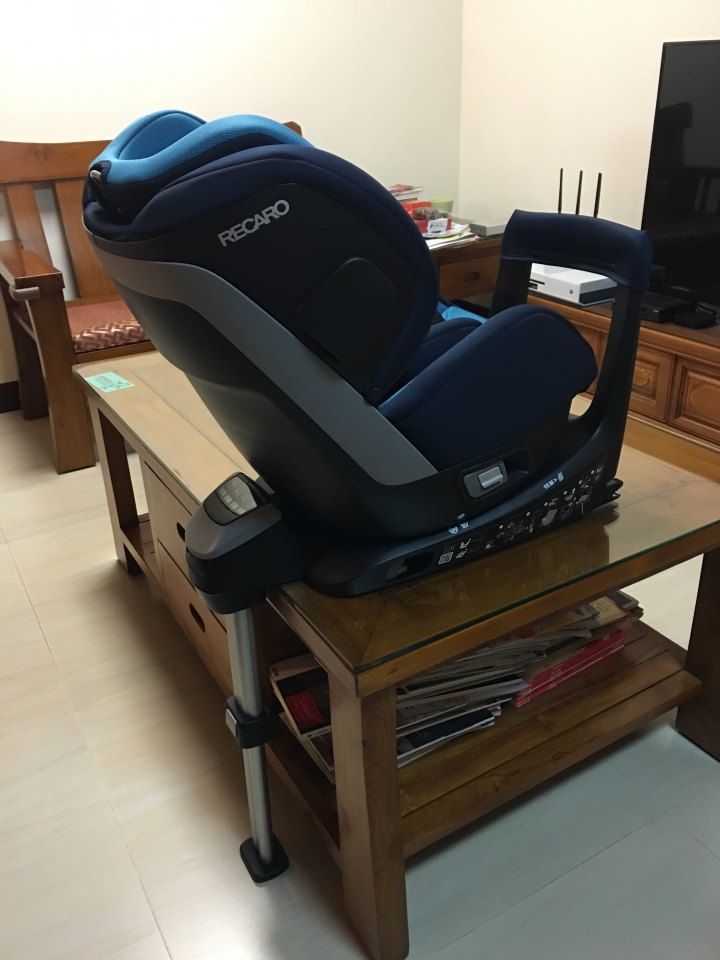 [全台首發之簡單開箱]RECARO Zero.1安全座椅