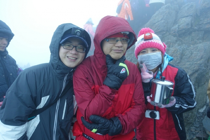 點點白雪的東北亞最高峰-玉山挑戰成功