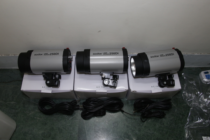 給自己的生日禮物開箱-神牛 GODOX 250W 棚燈套件組