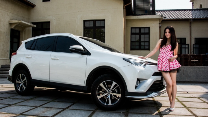 4.5代RAV4上空力套件外拍