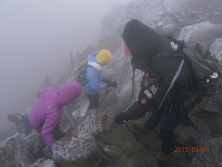 點點白雪的東北亞最高峰-玉山挑戰成功
