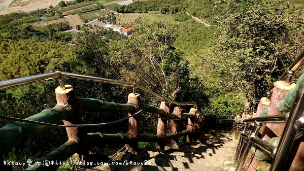 ■高雄■旗山，登【旗尾山】觀綿延不絕的稜線之美。