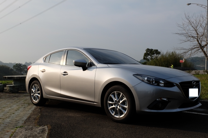 [簡單開箱] 尊榮 all new mazda 3 4D 銀