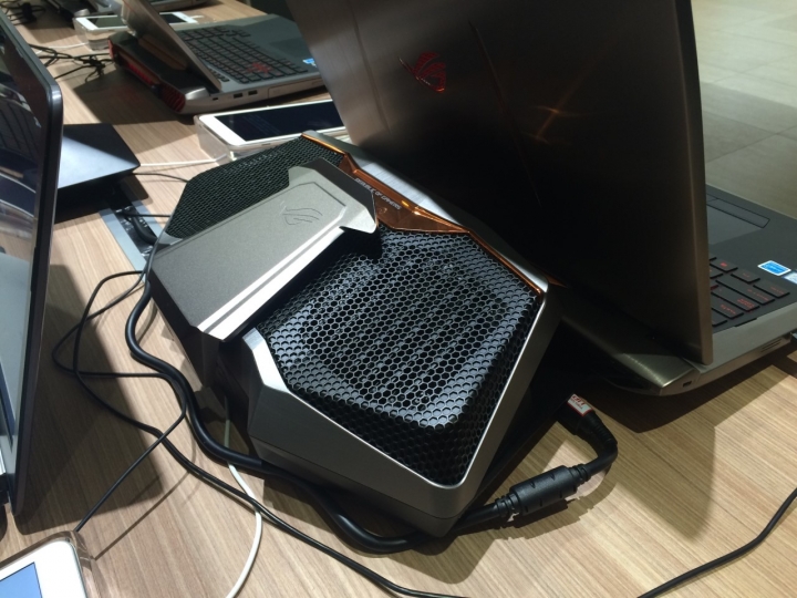 ASUS GX700在三創玩的到了