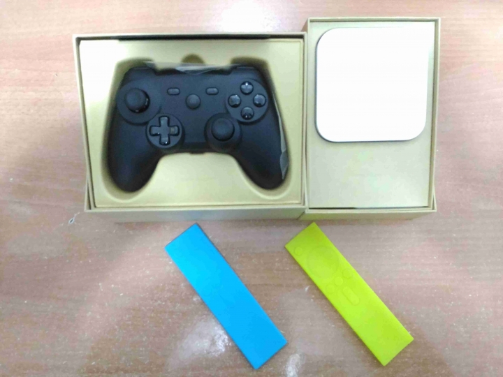 小米盒子三 增强版2G 4k 微開箱+小米藍牙手柄